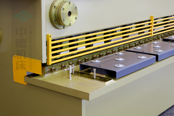 ZDG-832滾珠前托料及穿透型防護欄.jpg ZDG-832滾珠前托料及穿透型防護欄.jpg