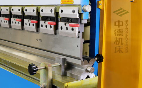 ZDPK-20032-標配高精度模具快夾,換模速度快5倍.jpg ZDPK-20032-標配高精度模具快夾,換模速度快5倍.jpg